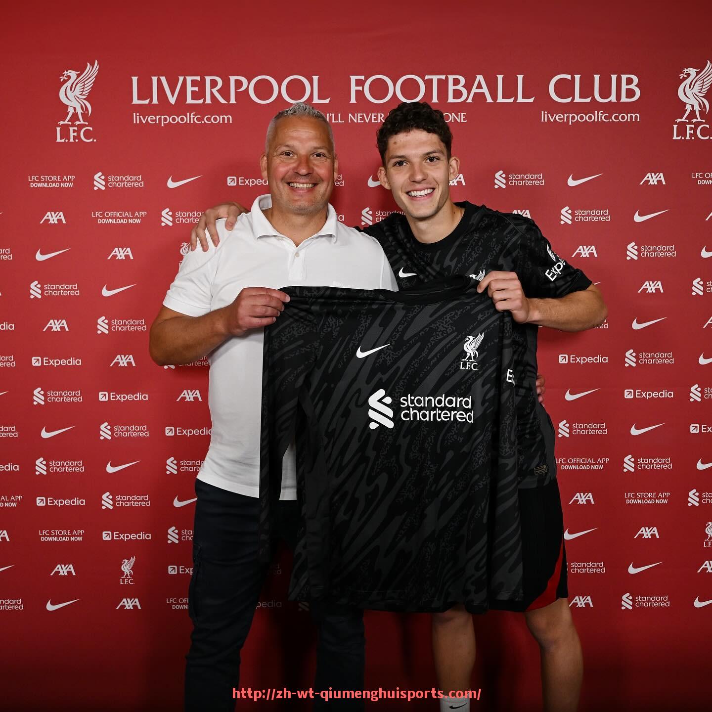 球盟会官网-足球联赛对战CBA直播：足球联赛与CBA赛事对战直播的互动玩法